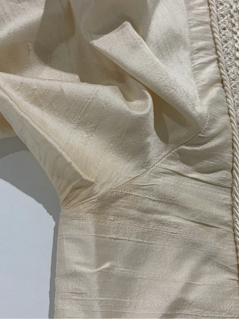 100% Silk Classic Embroidered Button-Front Cream Blouse (L) - Picture 8 of 14